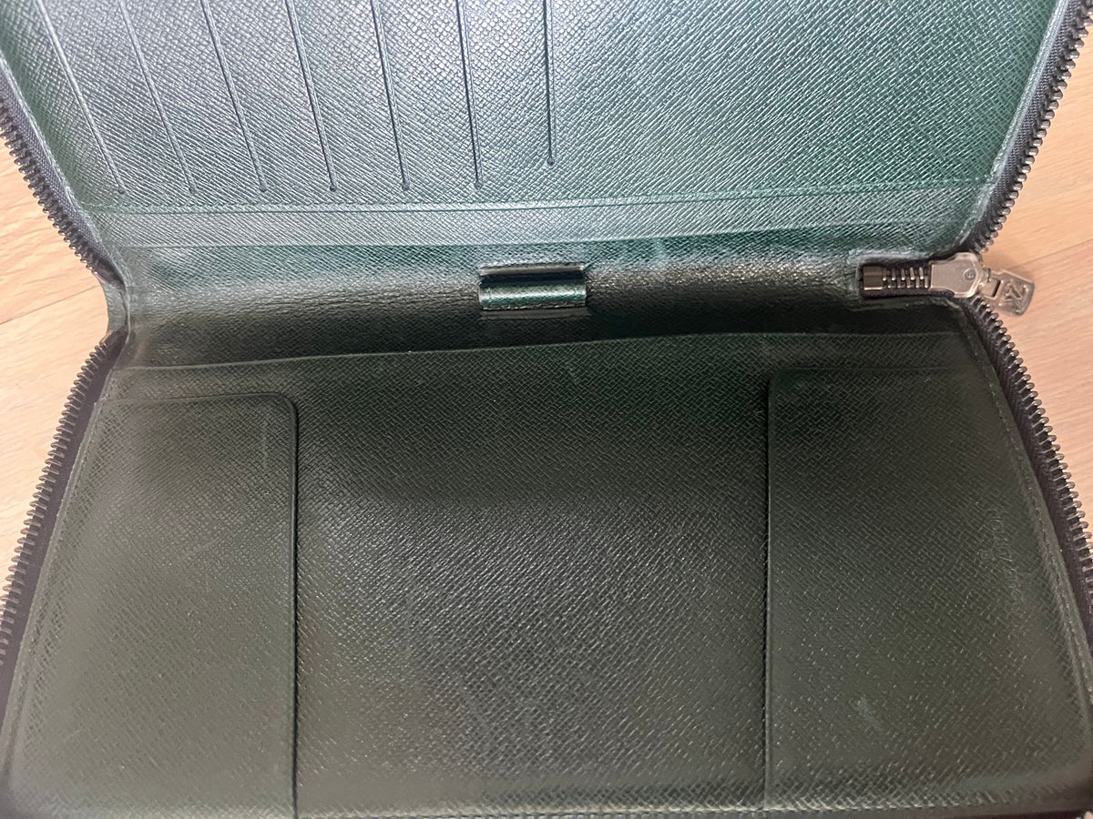 LOUIS VUITTON GREEN AGENDA BOOK