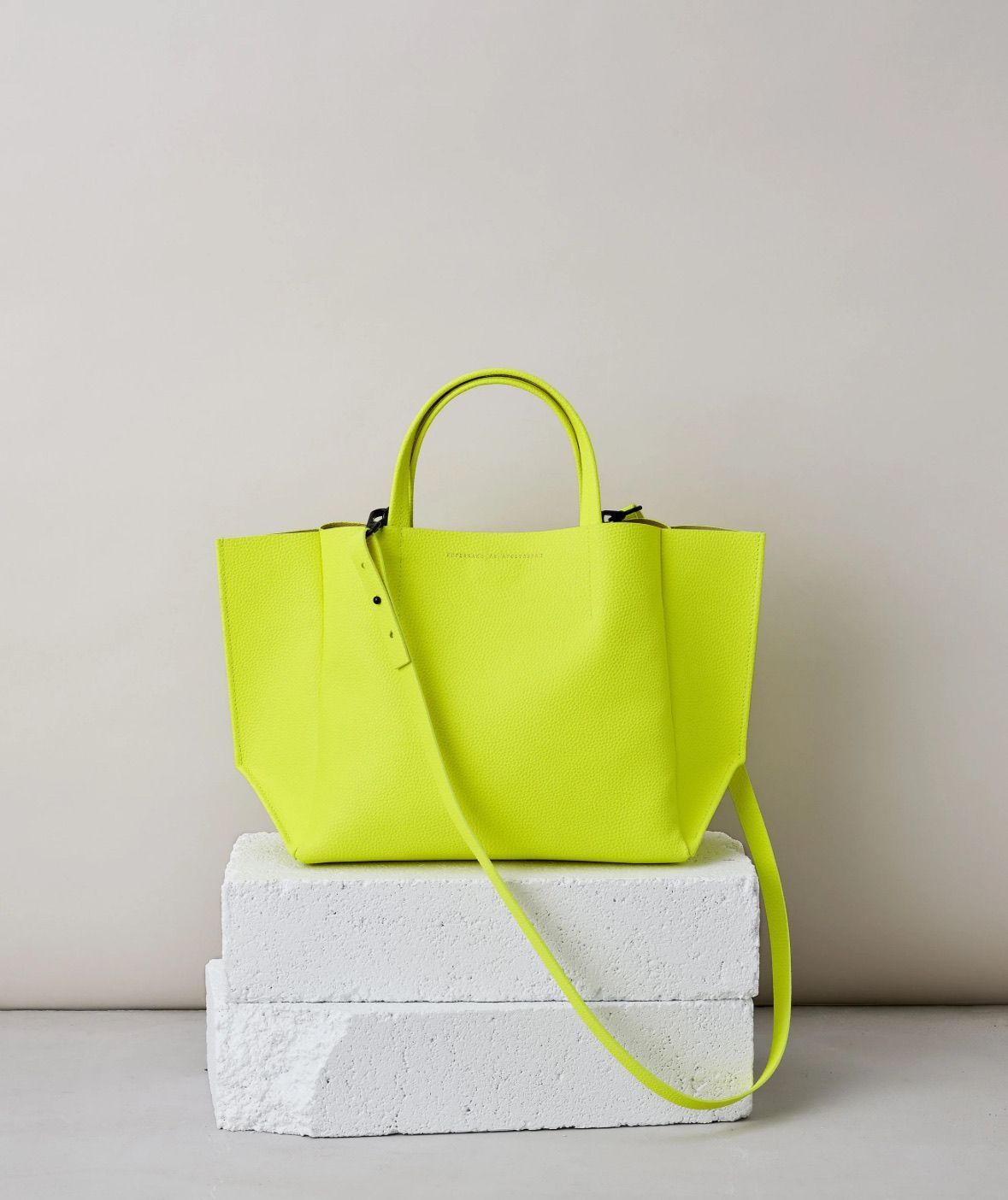 HALF TOTE / NEON