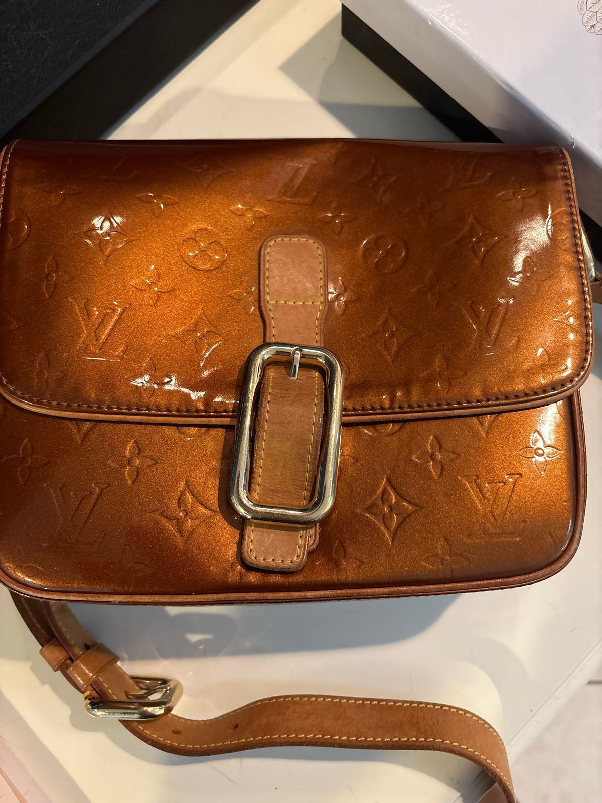 LOUIS VUITTON CHRISTIE VERNIS CROSSBODY